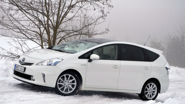 Toyota Prius egyterű - Racionális hibridautó a japánoktól