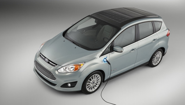 Napenergiával autózni? - itt a Ford C-Max Solar Energi egyterű