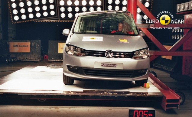 Volkswagen Sharan / Seat Alhambra buszlimuzin törésteszt