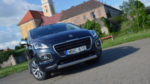 Peugeot 3008 családi SUV