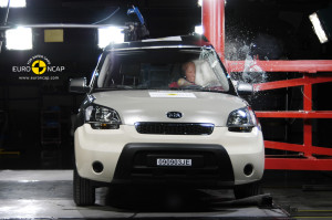 Kia Soul családi autó törésteszt