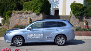 Mitsubishi Outlander PHEV családi SUV