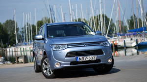 Mitsubishi Outlander PHEV családi SUV