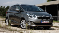 A kétarcú családi autó - Kia Carens 2.0 GDI Aut. teszt