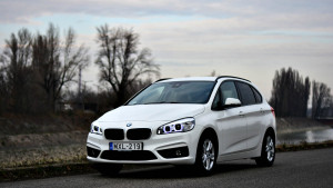 BMW 218i Active Tourer prémium egyterű