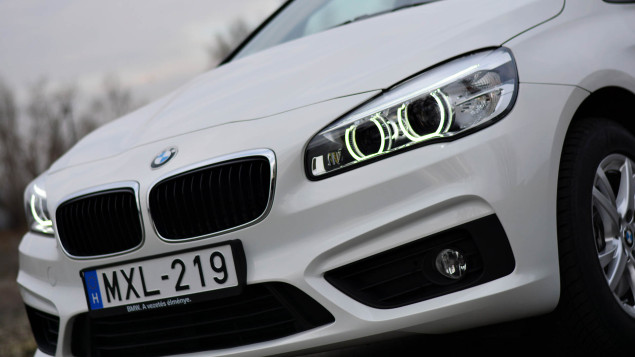 A legsportosabb prémium egyterű - BMW 218i Active Tourer teszt