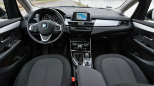 BMW 218i Active Tourer prémium egyterű